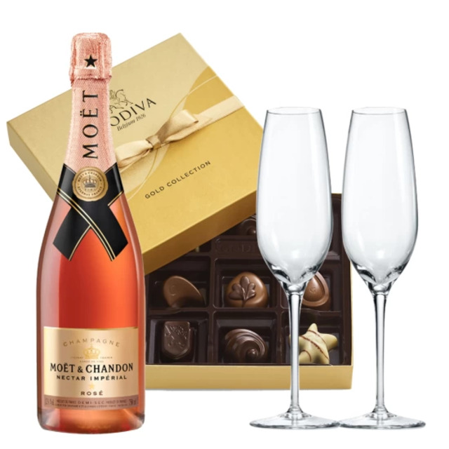 Experience Luxury with Our Champagne Gift Basket Delivery in New York City