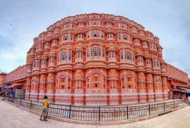 Book Your Jaisalmer Trip – Desert Safari & Fort Awaits